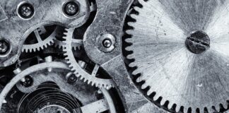 Kto decyduje o czasie pracy pracowników?