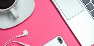 Ile zarabia młodszy informatyk?