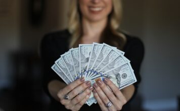 W jakiej pracy zarabia się 10 tys? W jakiej pracy zarabia się 10 tys?